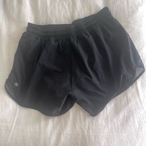 Lululemon-Size 8 Long-Hotty Hot High-Rise Lined Short 4" in Black